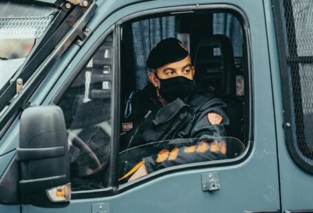 Smart Security - https://www.instagram.com/mikita.yo